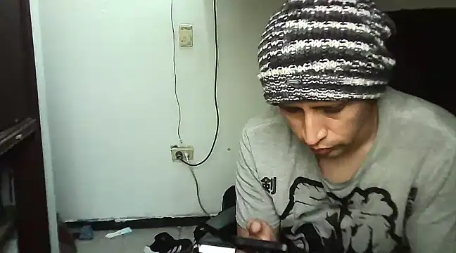 Snapshot of picachuchu chatting on 03-03-25, 02:17 picachuchu online show from 03-03-25, 02:17