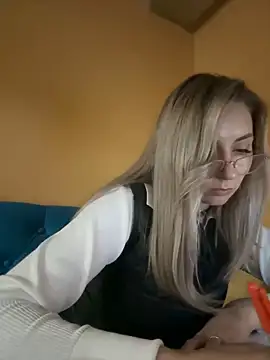 Crazy-Rosa online show from 02-04-25, 03:04