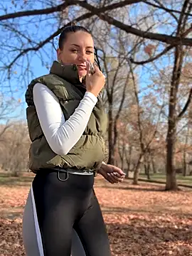 Snapshot of Crazy-Rosa chatting on 11-02-25, 08:08 Crazy-Rosa online show from 11-02-25, 08:08