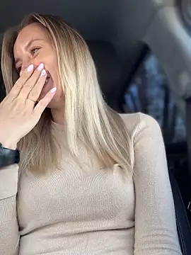 Snapshot of Crazy-Rosa chatting on 11-12-25, 08:40 Crazy-Rosa online show from 11-12-25, 08:40