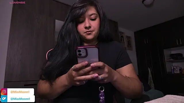 Snapshot of Steph_moon_ chatting on 09-14-25, 04:35 Steph moon  online show from 09-14-25, 04:35