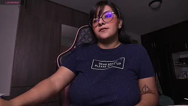 Snapshot of Steph_moon_ chatting on 09-24-25, 11:32 Steph moon  online show from 09-24-25, 11:32