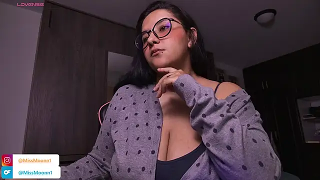 Snapshot of Steph_moon_ chatting on 09-18-25, 12:02 Steph moon  online show from 09-18-25, 12:02