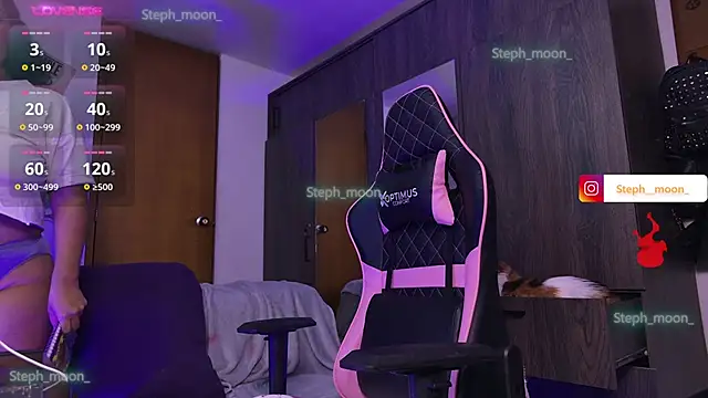 Snapshot of Steph_moon_ chatting on 12-18-24, 12:32 Steph moon  online show from 12-18-24, 12:32