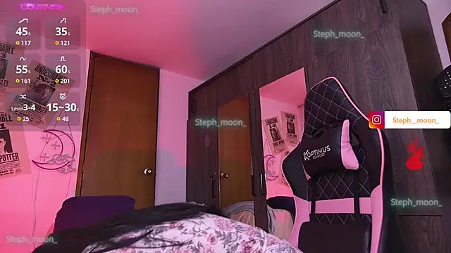 Snapshot of Steph_moon_ chatting on 01-04-25, 02:14 Steph moon  online show from 01-04-25, 02:14