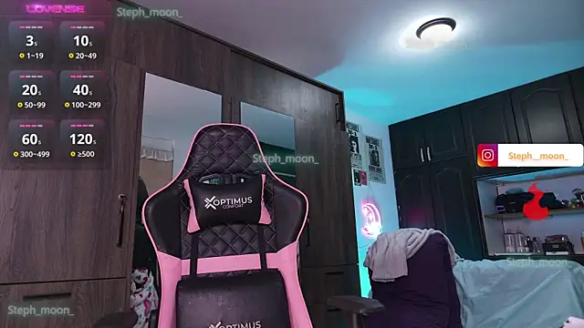 Snapshot of Steph_moon_ chatting on 03-11-25, 01:16 Steph moon  online show from 03-11-25, 01:16