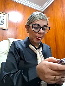 Snapshot of Cata_Office-12 chatting on 09-29-25, 02:44 Cata Office-12 online show from 09-29-25, 02:44