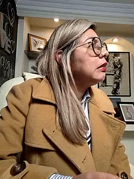 Snapshot of Cata_Office-12 chatting on 03-17-25, 02:23 Cata Office-12 online show from 03-17-25, 02:23
