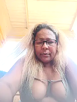 Snapshot of Afroditabichota chatting on 10-05-25, 05:25 Afroditabichota online show from 10-05-25, 05:25