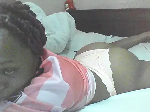 Snapshot of EBONYVANILLA02 chatting on 05-10-26, 06:39 EBONYVANILLA02 online show from 05-10-26, 06:39