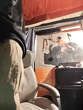 Gillygilly76 online show from 10-30-25, 04:33