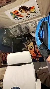 Gillygilly76 online show from 02-25-25, 03:09