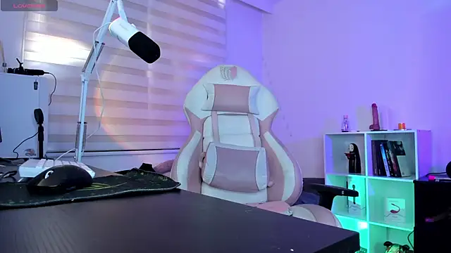 Snapshot of Gaby_Miller22 chatting on 09-25-25, 04:13 Gaby Miller22 online show from 09-25-25, 04:13