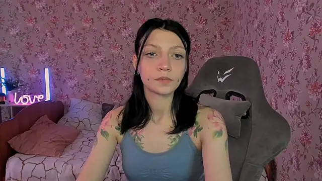 Lolly Haze online show from 12-17-25, 04:39