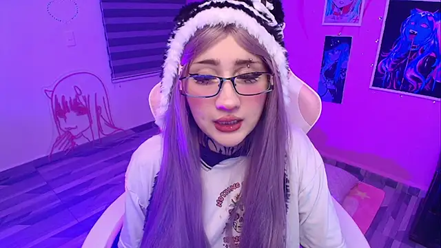 Snapshot of Miwa_violet chatting on 05-26-26, 02:31 Miwa violet online show from 05-26-26, 02:31