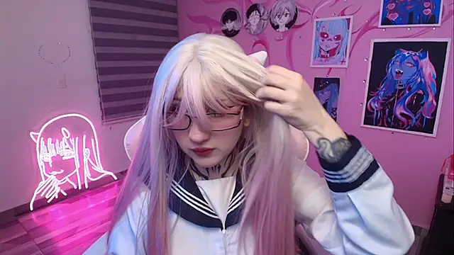 Snapshot of Miwa_violet chatting on 05-20-26, 01:57 Miwa violet online show from 05-20-26, 01:57
