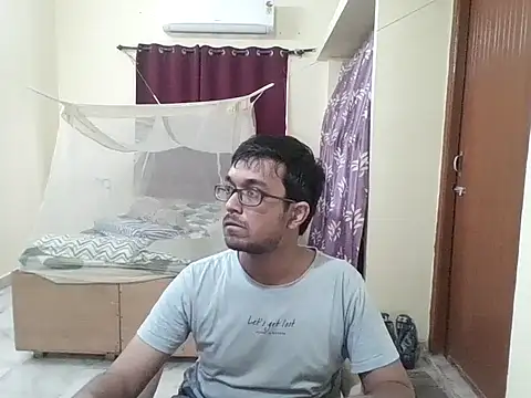 Snapshot of THE_NAKED_BOY chatting on 05-24-26, 06:02 THE NAKED BOY online show from 05-24-26, 06:02