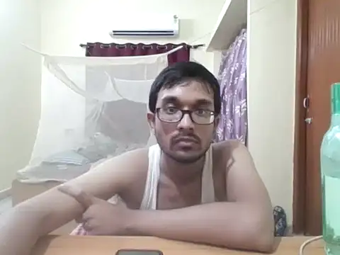 Snapshot of THE_NAKED_BOY chatting on 10-01-25, 02:32 THE NAKED BOY online show from 10-01-25, 02:32