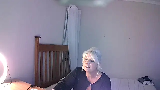 Snapshot of Miahotmilf chatting on 02-08-25, 09:04 Miahotmilf online show from 02-08-25, 09:04