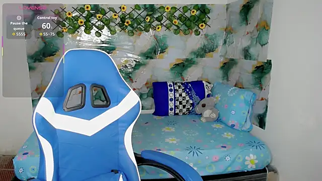 Snapshot of Emma-mae chatting on 03-04-26, 01:19 Emma-mae online show from 03-04-26, 01:19