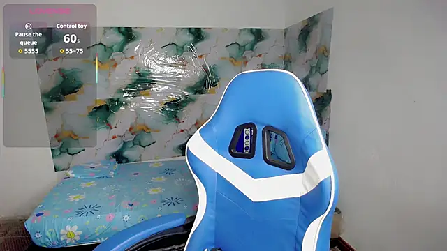 Snapshot of Emma-mae chatting on 02-23-26, 05:24 Emma-mae online show from 02-23-26, 05:24