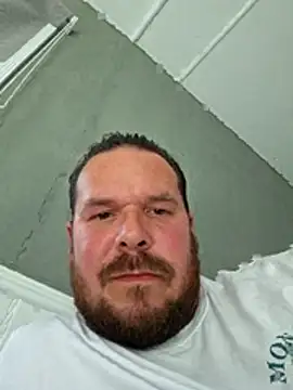 Snapshot of chrisB09 chatting on 06-16-26, 04:40 chrisB09 online show from 06-16-26, 04:40