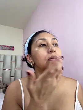 MonicaMoret online show from 12-20-25, 12:41