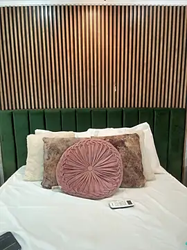 Snapshot of MonicaMoret chatting on 03-06-26, 12:44 MonicaMoret online show from 03-06-26, 12:44