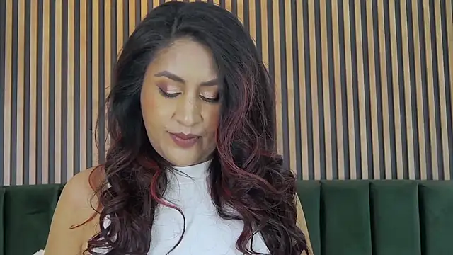 Snapshot of MonicaMoret chatting on 03-31-26, 12:29 MonicaMoret online show from 03-31-26, 12:29