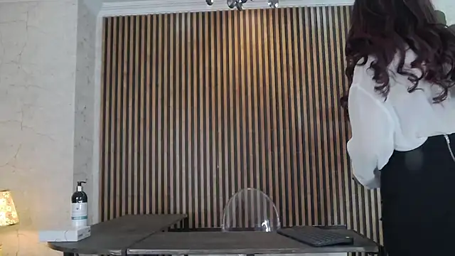 Snapshot of MonicaMoret chatting on 03-30-26, 01:01 MonicaMoret online show from 03-30-26, 01:01