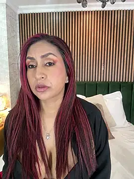 Snapshot of MonicaMoret chatting on 04-15-26, 12:32 MonicaMoret online show from 04-15-26, 12:32