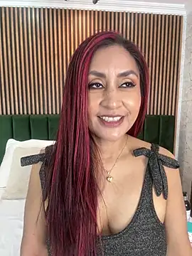 Snapshot of MonicaMoret chatting on 04-13-26, 12:20 MonicaMoret online show from 04-13-26, 12:20