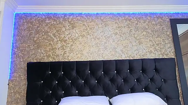 stella xue online show from 10-30-25, 10:06