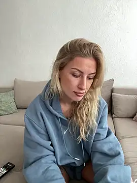 Snapshot of belle98 chatting on 10-27-25, 01:34 belle98 online show from 10-27-25, 01:34