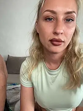 Snapshot of belle98 chatting on 03-21-25, 01:56 belle98 online show from 03-21-25, 01:56