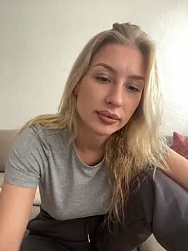 belle98 online show from 10-31-25, 12:57