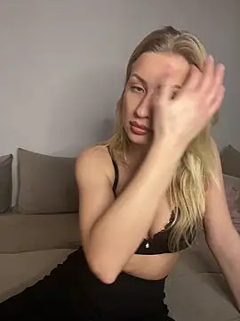 belle98 online show from 12-20-25, 02:53