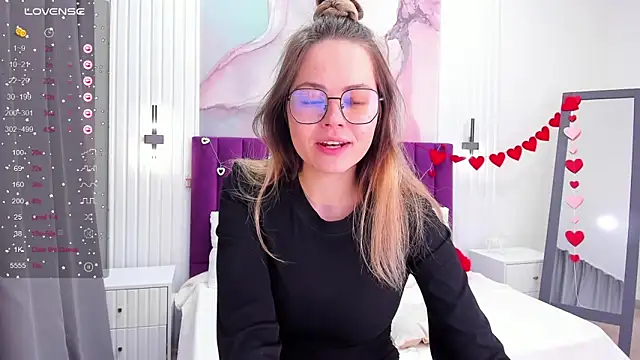 Snapshot of Kelly_Cuutie chatting on 02-21-25, 06:07 Kelly Cuutie online show from 02-21-25, 06:07