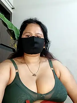 Snapshot of Tishani chatting on 10-02-25, 05:11 Tishani online show from 10-02-25, 05:11