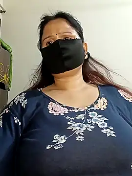 Snapshot of Tishani chatting on 09-21-25, 04:56 Tishani online show from 09-21-25, 04:56