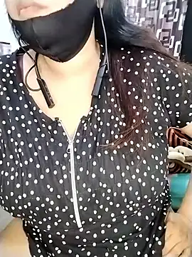 Snapshot of Tishani chatting on 02-02-26, 04:44 Tishani online show from 02-02-26, 04:44