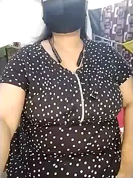 Snapshot of Tishani chatting on 03-06-26, 04:02 Tishani online show from 03-06-26, 04:02
