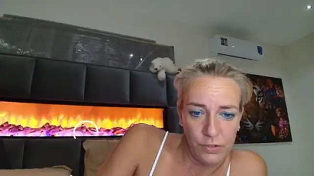 Snapshot of Wendysexyx chatting on 06-14-26, 12:29 Wendysexyx online show from 06-14-26, 12:29