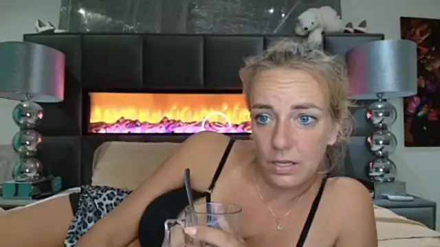 Snapshot of Wendysexyx chatting on 06-18-26, 12:20 Wendysexyx online show from 06-18-26, 12:20