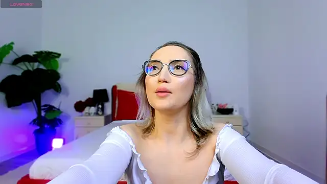 CharmingAnnie online show from 04-14-26, 05:40