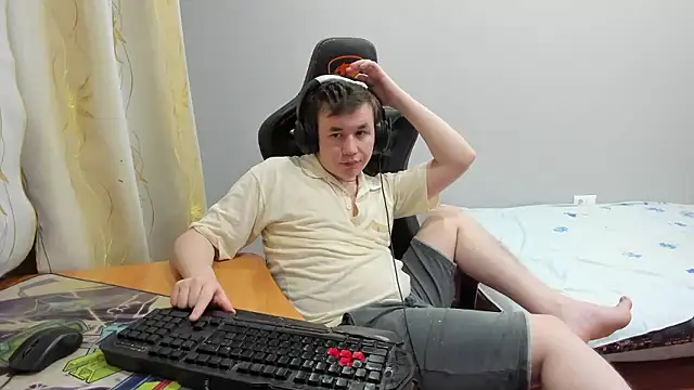 Snapshot of iliaskrislove chatting on 01-10-26, 12:44 iliaskrislove online show from 01-10-26, 12:44