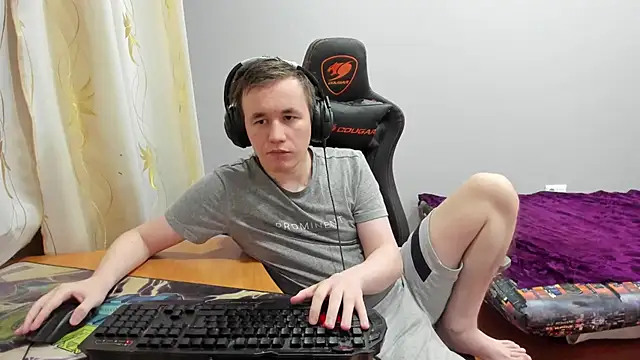 Snapshot of iliaskrislove chatting on 12-17-25, 04:34 iliaskrislove online show from 12-17-25, 04:34