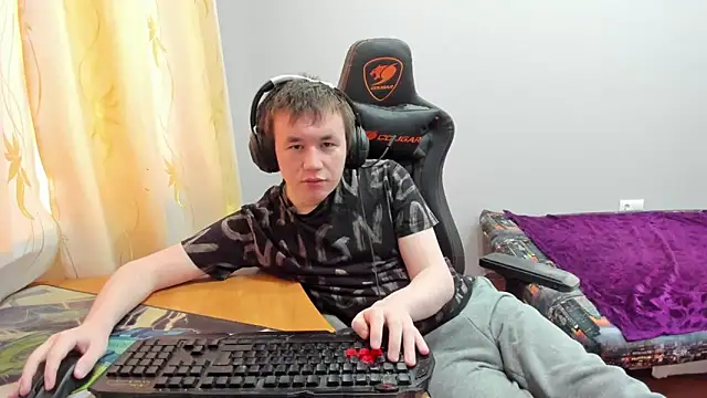 Snapshot of iliaskrislove chatting on 12-22-25, 10:37 iliaskrislove online show from 12-22-25, 10:37