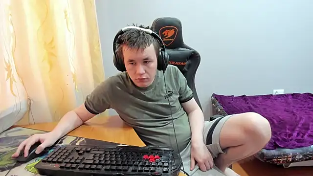 Snapshot of iliaskrislove chatting on 12-19-25, 06:27 iliaskrislove online show from 12-19-25, 06:27