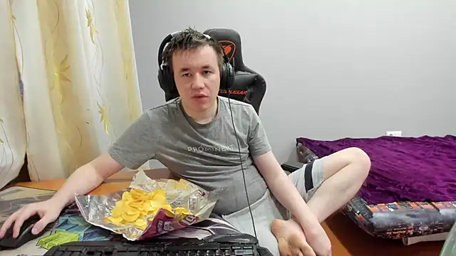 Snapshot of iliaskrislove chatting on 12-17-25, 04:28 iliaskrislove online show from 12-17-25, 04:28